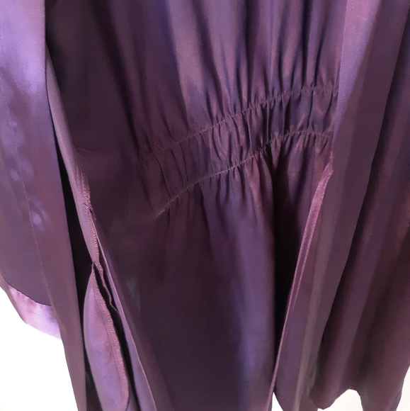 Luxurious Silk Robe - Picture 3 of 5